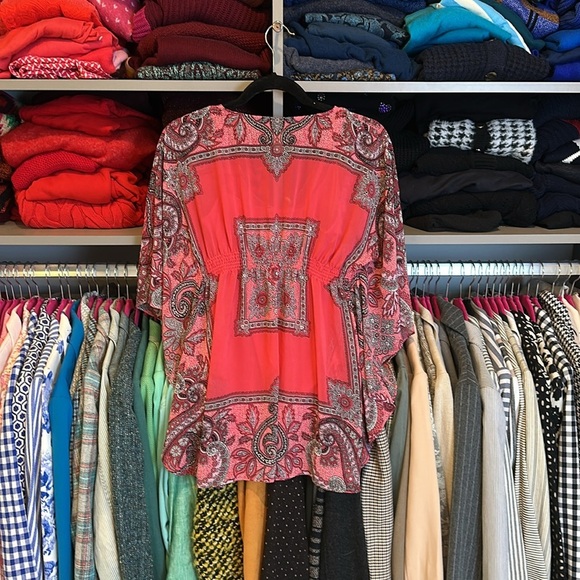 I.N.C. coral/black/white print elastic waistband vneck stud detail tunic size 2 - Picture 4 of 4